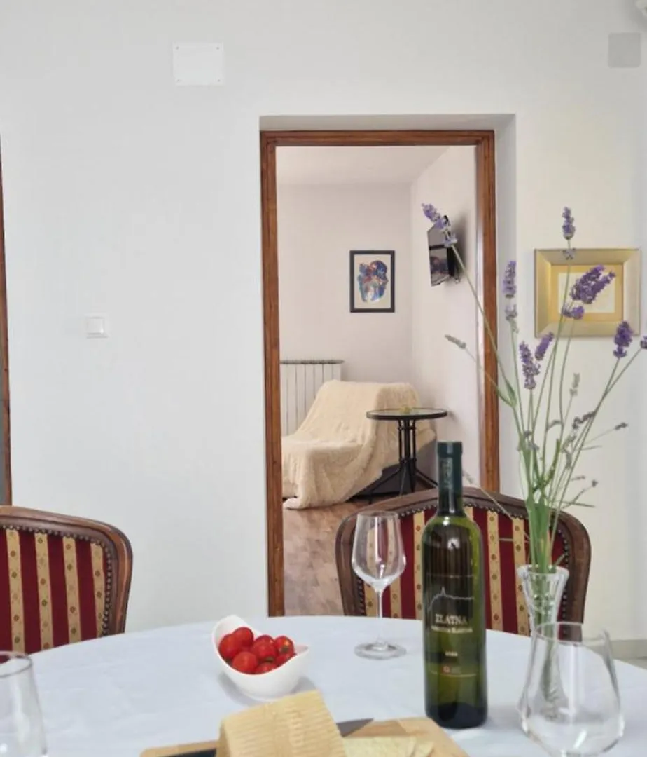 Sunce Apartment Vrbnik 0*,